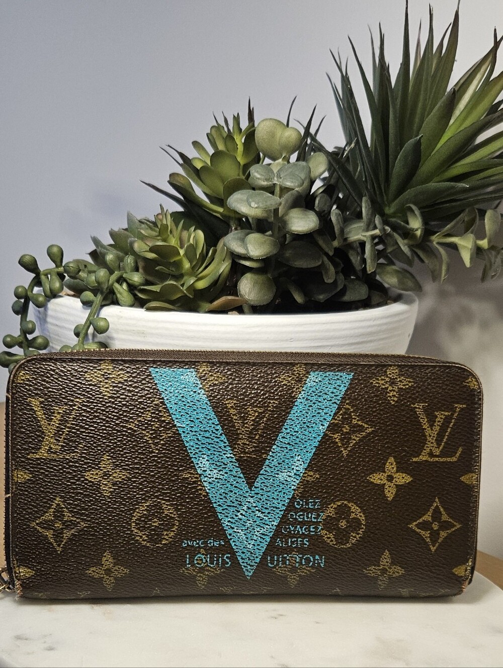 Louis Vuitton Limited Edition Monogram V Zippy Wallet in Turquoise 🩵